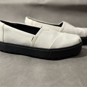 TOMS Women’s Canvas Platform Slip-On Shoes – Cream/Black – Size 8